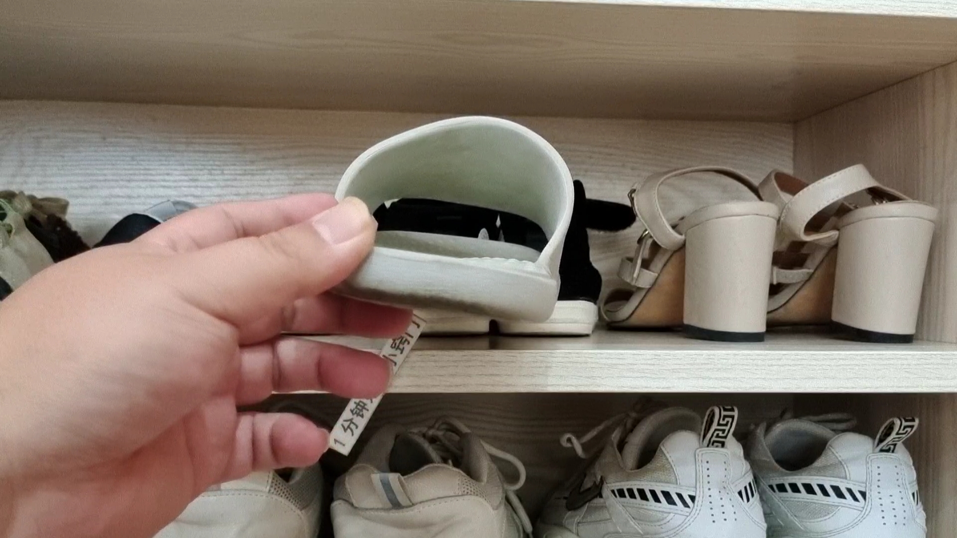 家里有3种鞋子,不穿最好扔掉,留家中没好处,看了及时提醒家人休闲区蓝鸢梦想 - Www.slyday.coM 家里有3种鞋子,不穿最好扔掉,留家中没好处,看了及时提醒家人休闲区蓝鸢梦想 - Www.slyday.coM