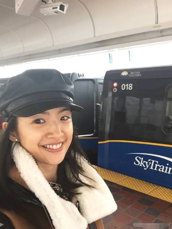 林依晨晒素颜照亲和力十足她笑起来还是记忆中湘琴的模样