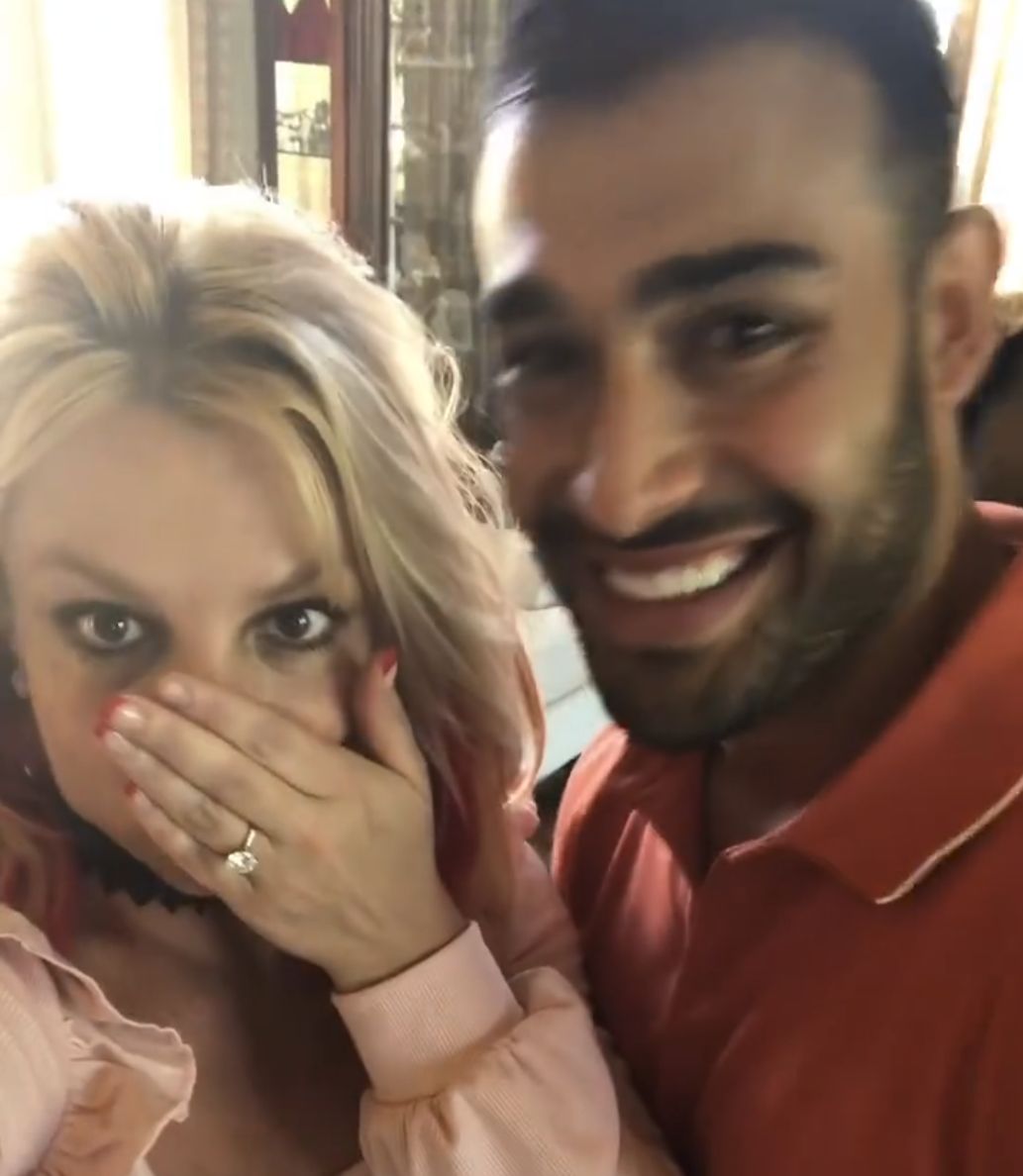 布兰妮大婚现场照曝光，造型令人啼笑皆非，前夫硬闯婚礼被捕休闲区蓝鸢梦想 - Www.slyday.coM