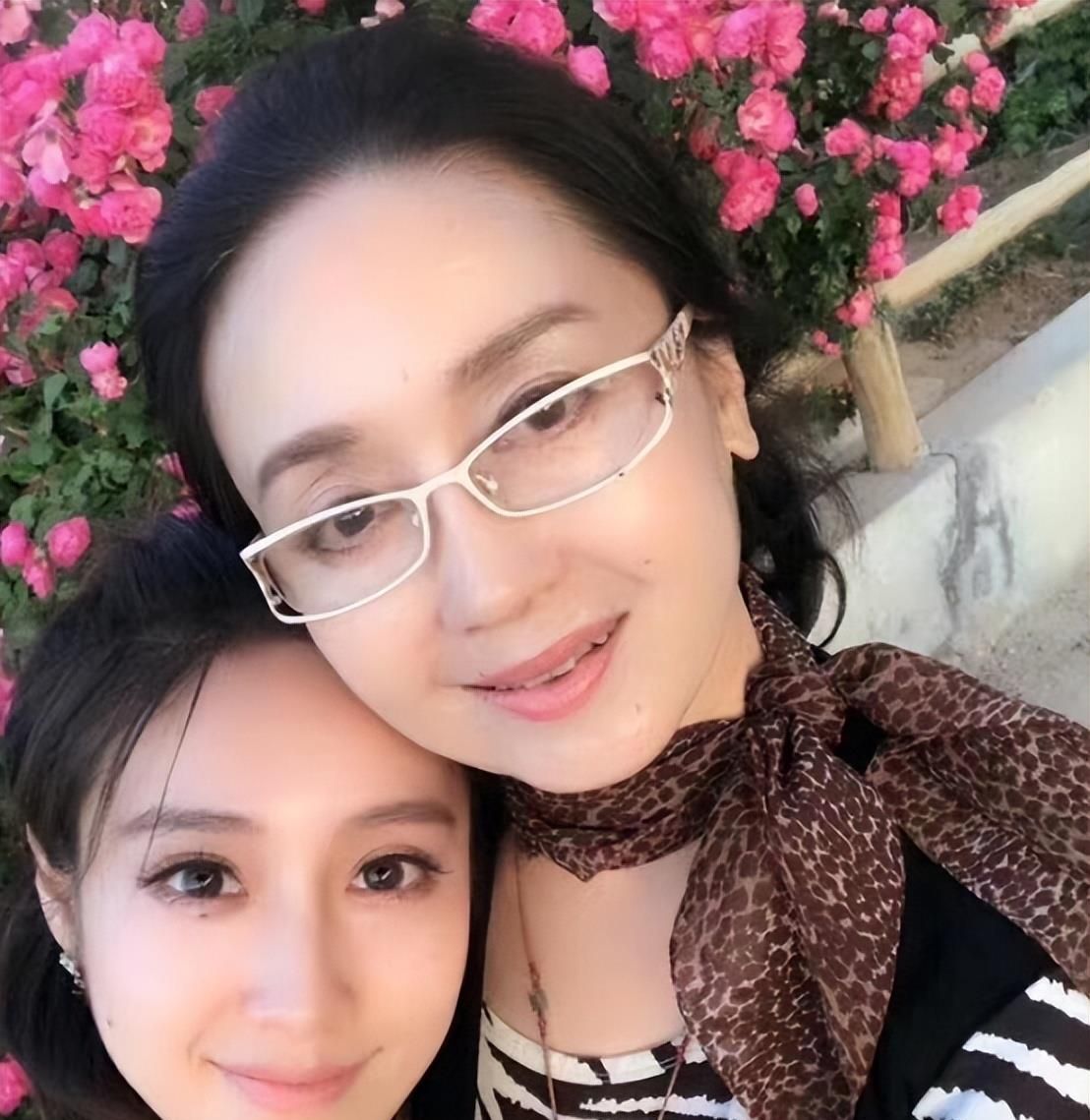 魏慧丽因高小姐红遍全国嫁武生教授与女儿情同姐妹