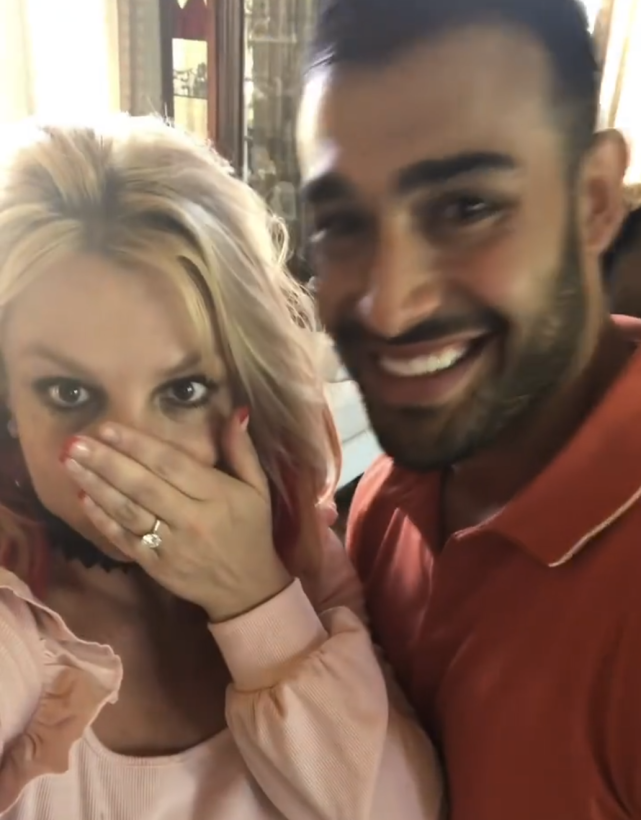 布兰妮大婚现场照曝光,造型尴尬令人啼笑皆非,前夫硬闯婚礼被捕休闲区蓝鸢梦想 - Www.slyday.coM 布兰妮大婚现场照曝光,造型尴尬令人啼笑皆非,前夫硬闯婚礼被捕休闲区蓝鸢梦想 - Www.slyday.coM