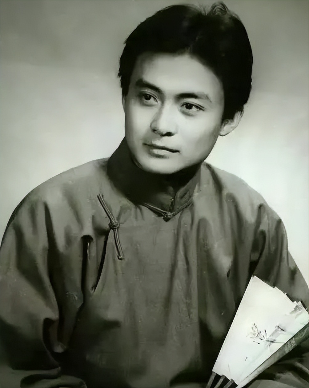 8位丢了颜值的男星年轻时一个比一个帅如今丑得各有千秋