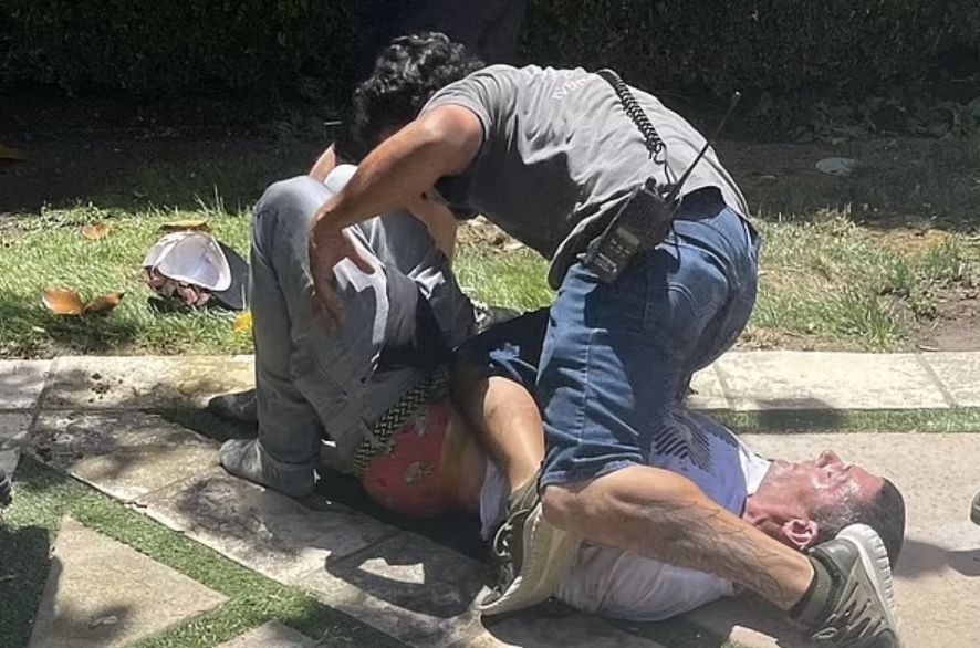 布兰妮大婚现场照曝光，造型令人啼笑皆非，前夫硬闯婚礼被捕休闲区蓝鸢梦想 - Www.slyday.coM