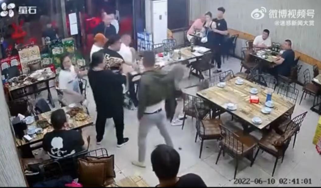 唐山女孩被暴力围殴是所有人的噩梦:她不止是她,她是我们休闲区蓝鸢梦想 - Www.slyday.coM 唐山女孩被暴力围殴是所有人的噩梦:她不止是她,她是我们休闲区蓝鸢梦想 - Www.slyday.coM