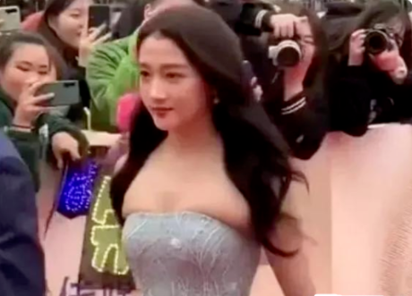 有种红毯尴尬叫“得罪造型师”,章子怡成“卤蛋”,有人暴露缺陷休闲区蓝鸢梦想 - Www.slyday.coM 有种红毯尴尬叫“得罪造型师”,章子怡成“卤蛋”,有人暴露缺陷休闲区蓝鸢梦想 - Www.slyday.coM