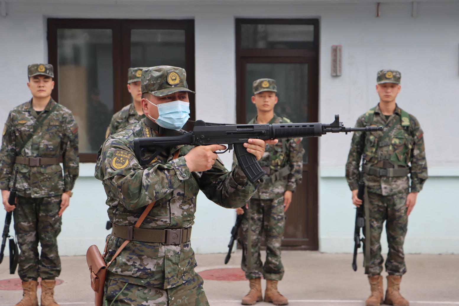 组图| 武警北京总队某部训练场,看火热夏日练兵|武警|北京市_新浪新闻