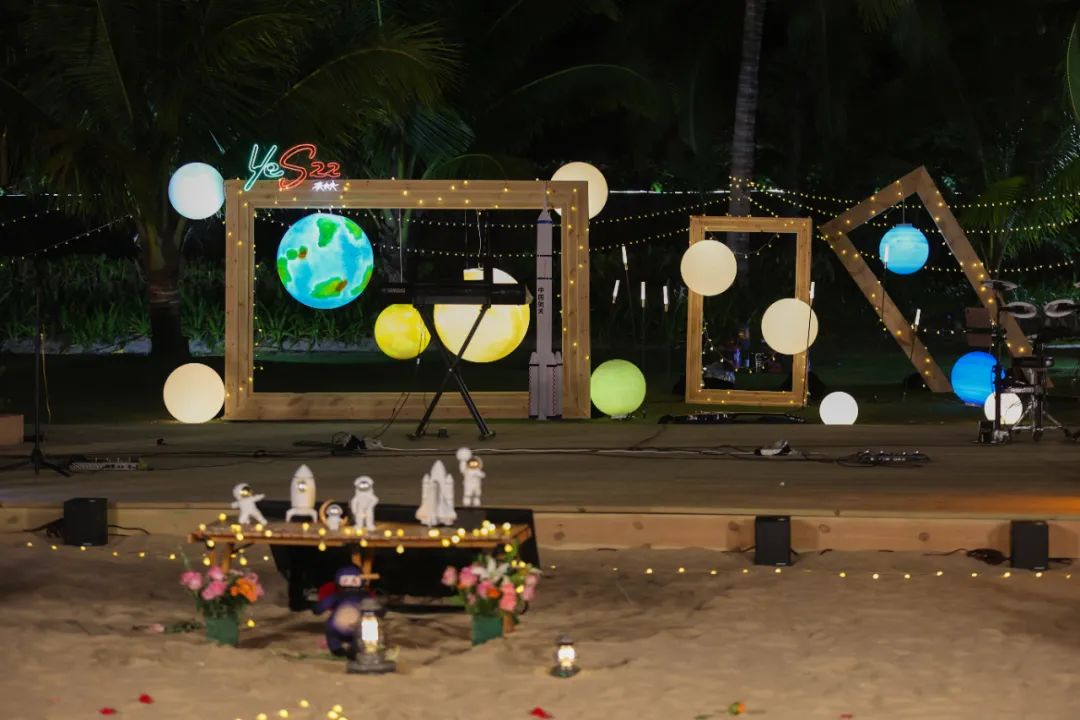 王耀庆,伍嘉成外出采购水果,郭俊辰,董思成,任敏则负责布置音乐会场地