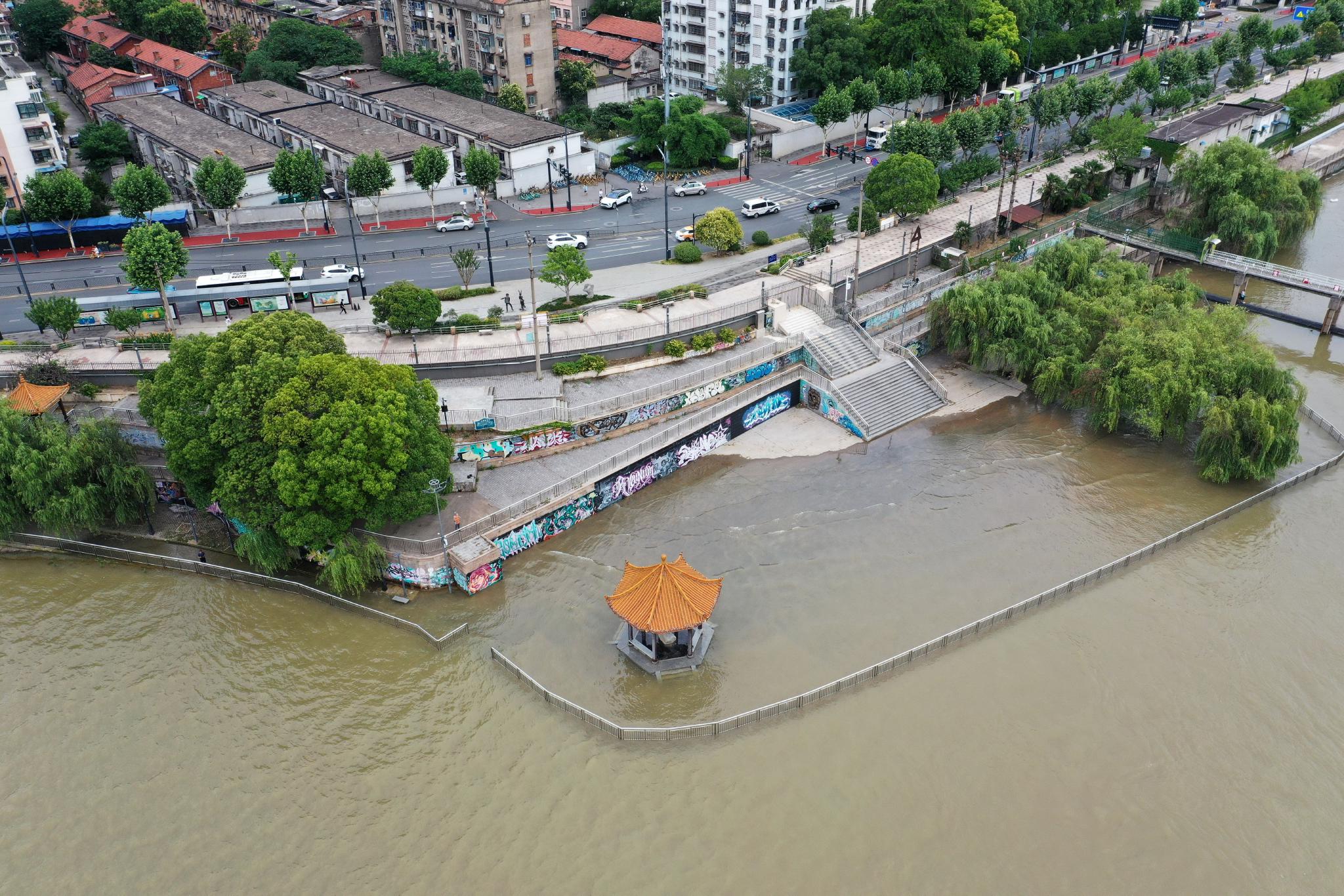 湖北武汉长江水位上涨