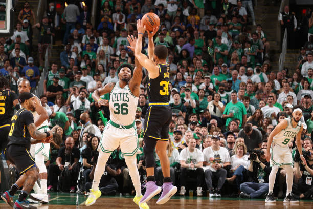 库里连续四场比赛命中5+三分，NBA历史单次总决赛首次休闲区蓝鸢梦想 - Www.slyday.coM