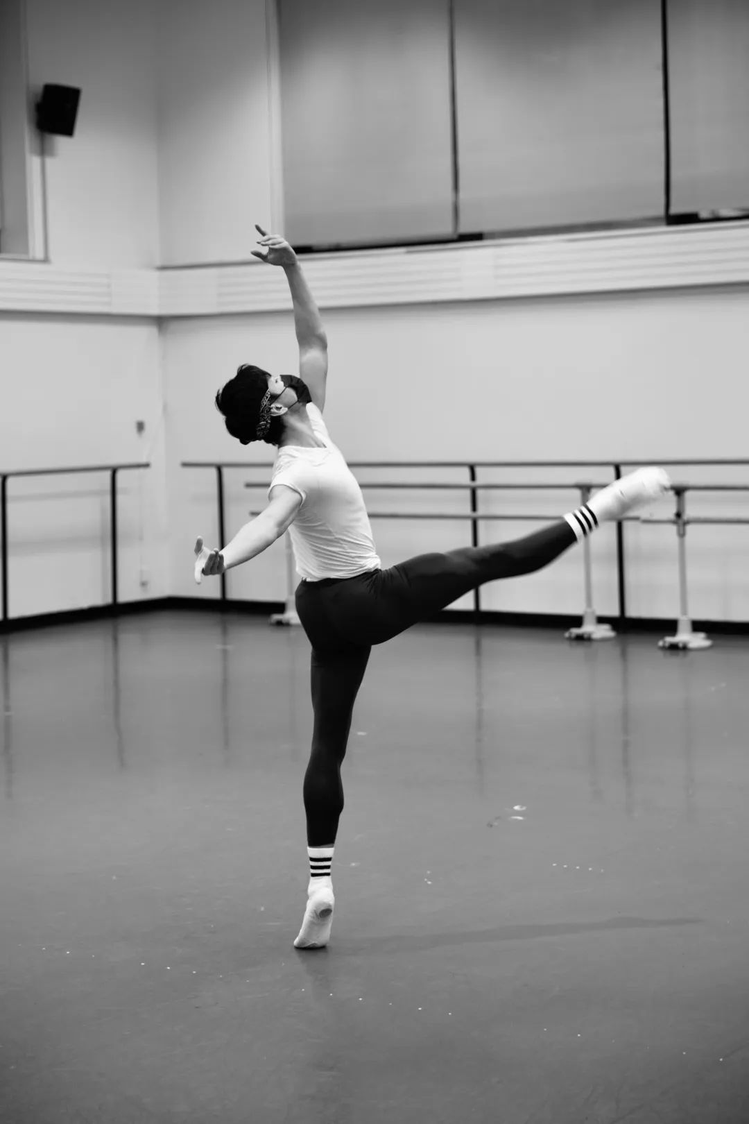 他成为纽约城市芭蕾舞团史上首位中国首席舞者陈镇威每一支舞都是last