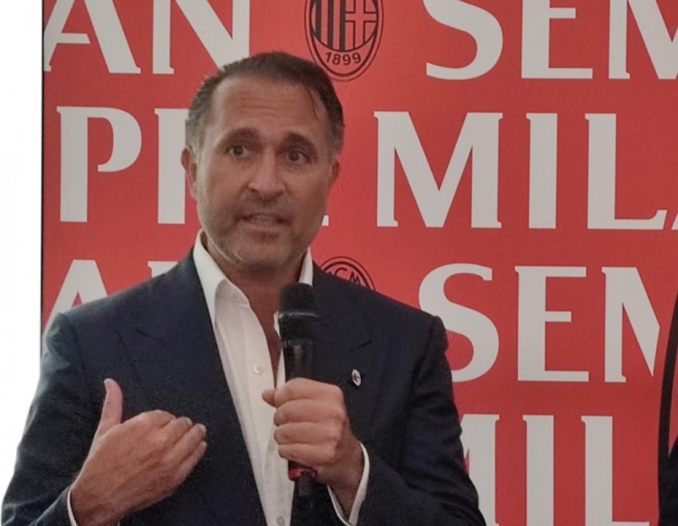 直播吧6月11日讯 接受《金融时报》记者采访时,ac米兰的新老板格里