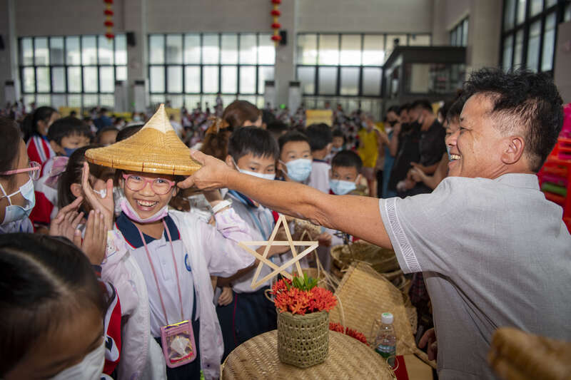 每周图片精选（6.4-6.10）|疫情下的高考、北京恢复堂食、英女王登基70年、世界海洋日、全国爱眼日