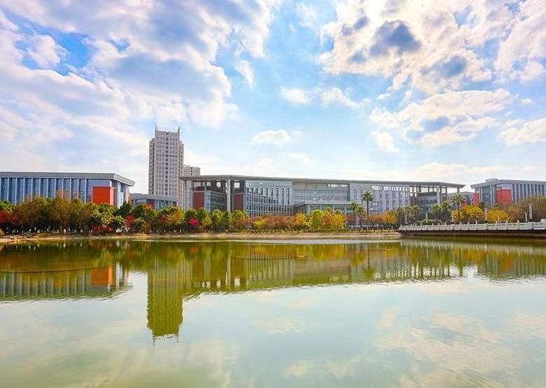 “我喝大了差不多”，大学生就唐山打人案发不当言论，学校通报休闲区蓝鸢梦想 - Www.slyday.coM