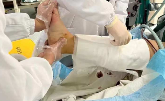 被发现时全身冰冷!女子和老公吵架后喝酒，一个动作让她住进ICU休闲区蓝鸢梦想 - Www.slyday.coM