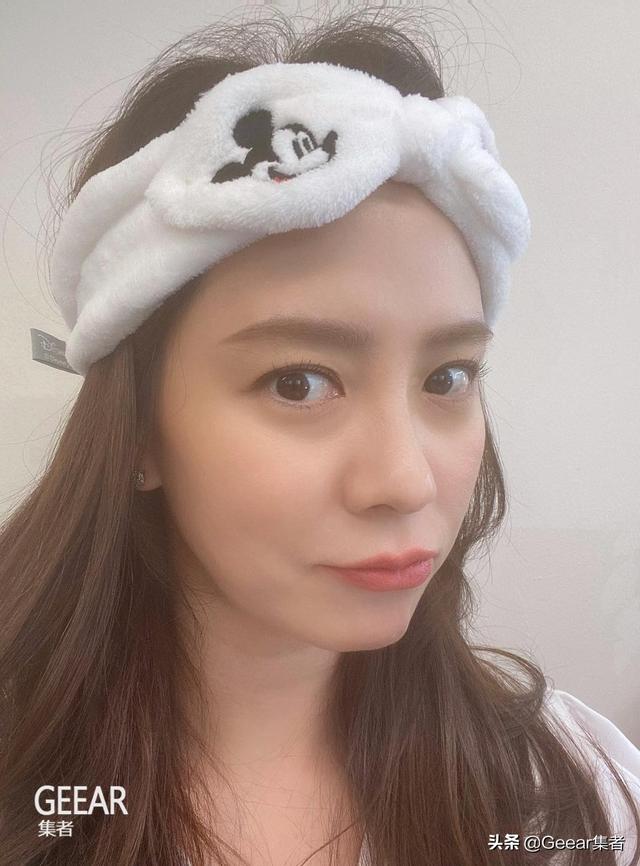 重返20岁:宋智孝换上刘海和长直发造型