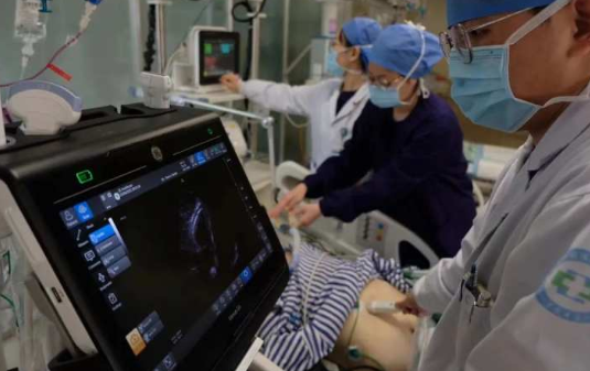 被发现时全身冰冷!女子和老公吵架后喝酒，一个动作让她住进ICU休闲区蓝鸢梦想 - Www.slyday.coM