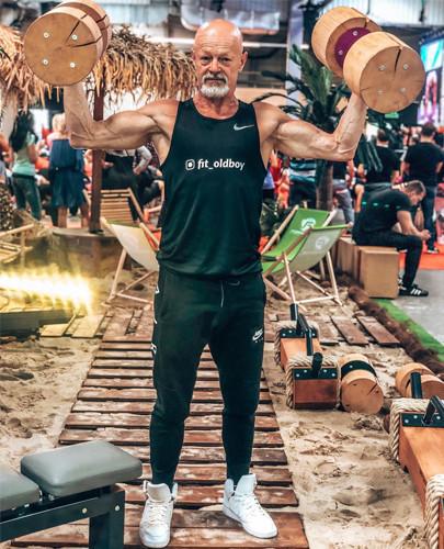 5年时间从普通老头到肌肉大爷如今67岁依然魅力无限