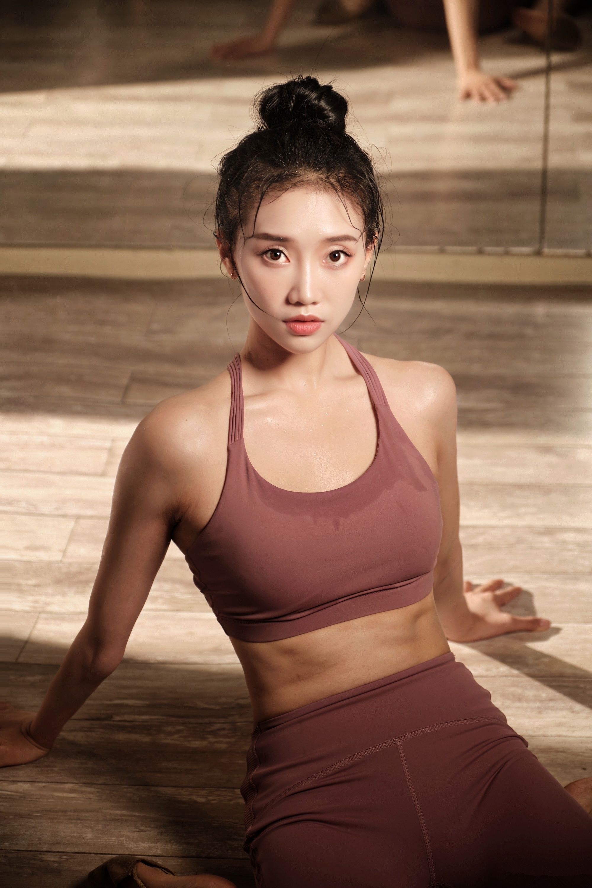 29岁体操女神官宣结婚与男方相识14年大方承认对方很有钱