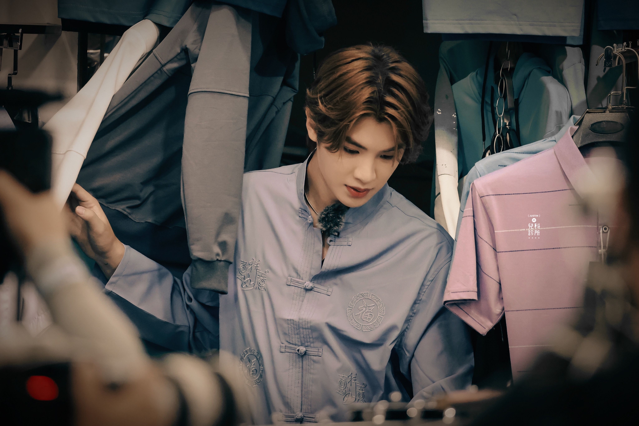 黄明昊全力以赴的行动派饭拍 不同风格同样帅气……|黄明昊|锦鲤|附体