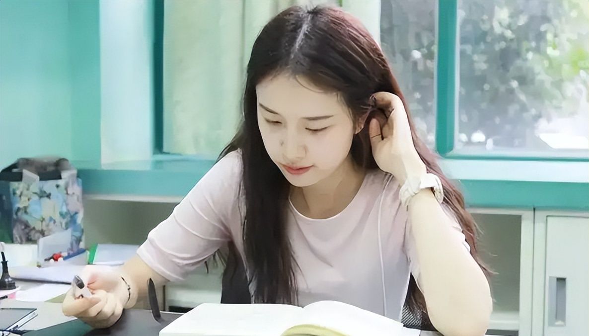 90后老师朋友圈吐槽火了，语言幽默堪比段子手，被同行催着更新休闲区蓝鸢梦想 - Www.slyday.coM