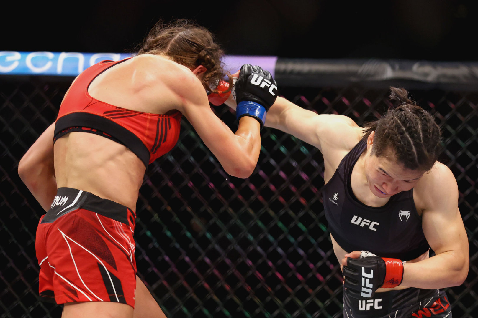 张伟丽在刚刚结束的ufc终极格斗冠军赛中