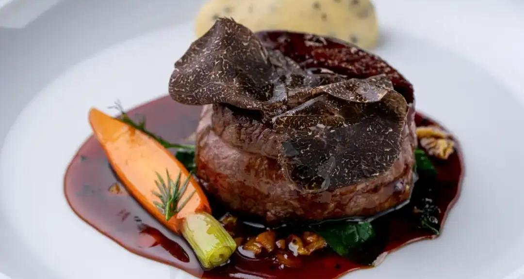 滑冰场曾是牛奶刨冰黑松露成猪饲料了解冷知识