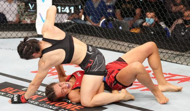 转身鞭拳！张伟丽以KO方式再次战胜乔安娜休闲区蓝鸢梦想 - Www.slyday.coM