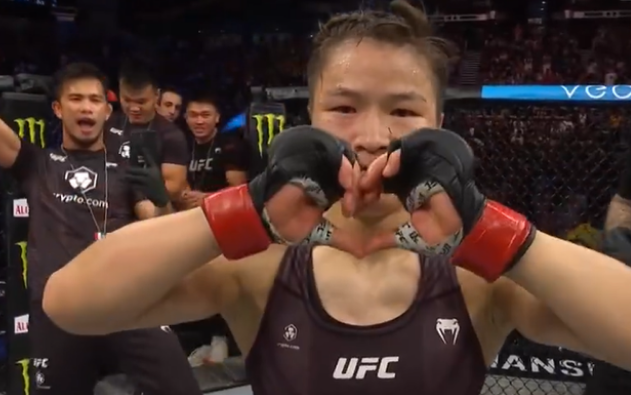 转身鞭拳！张伟丽以KO方式再次战胜乔安娜休闲区蓝鸢梦想 - Www.slyday.coM