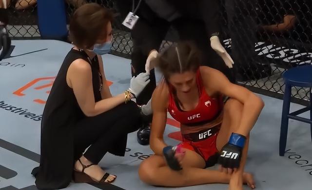 转身鞭拳！张伟丽以KO方式再次战胜乔安娜休闲区蓝鸢梦想 - Www.slyday.coM