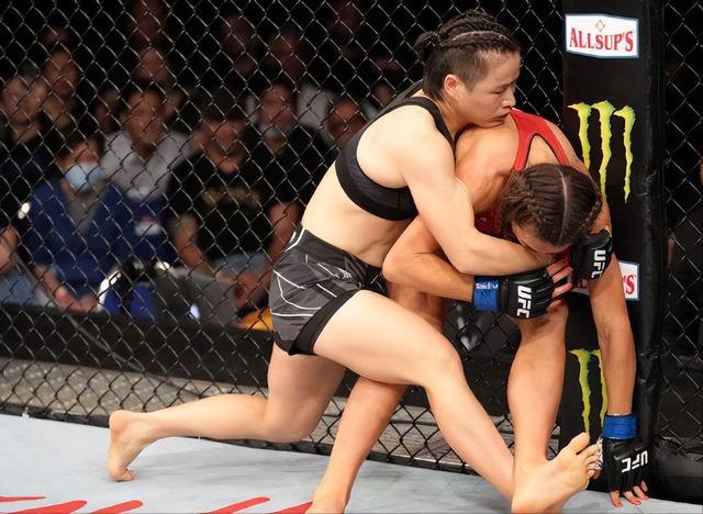 转身鞭拳！张伟丽以KO方式再次战胜乔安娜休闲区蓝鸢梦想 - Www.slyday.coM