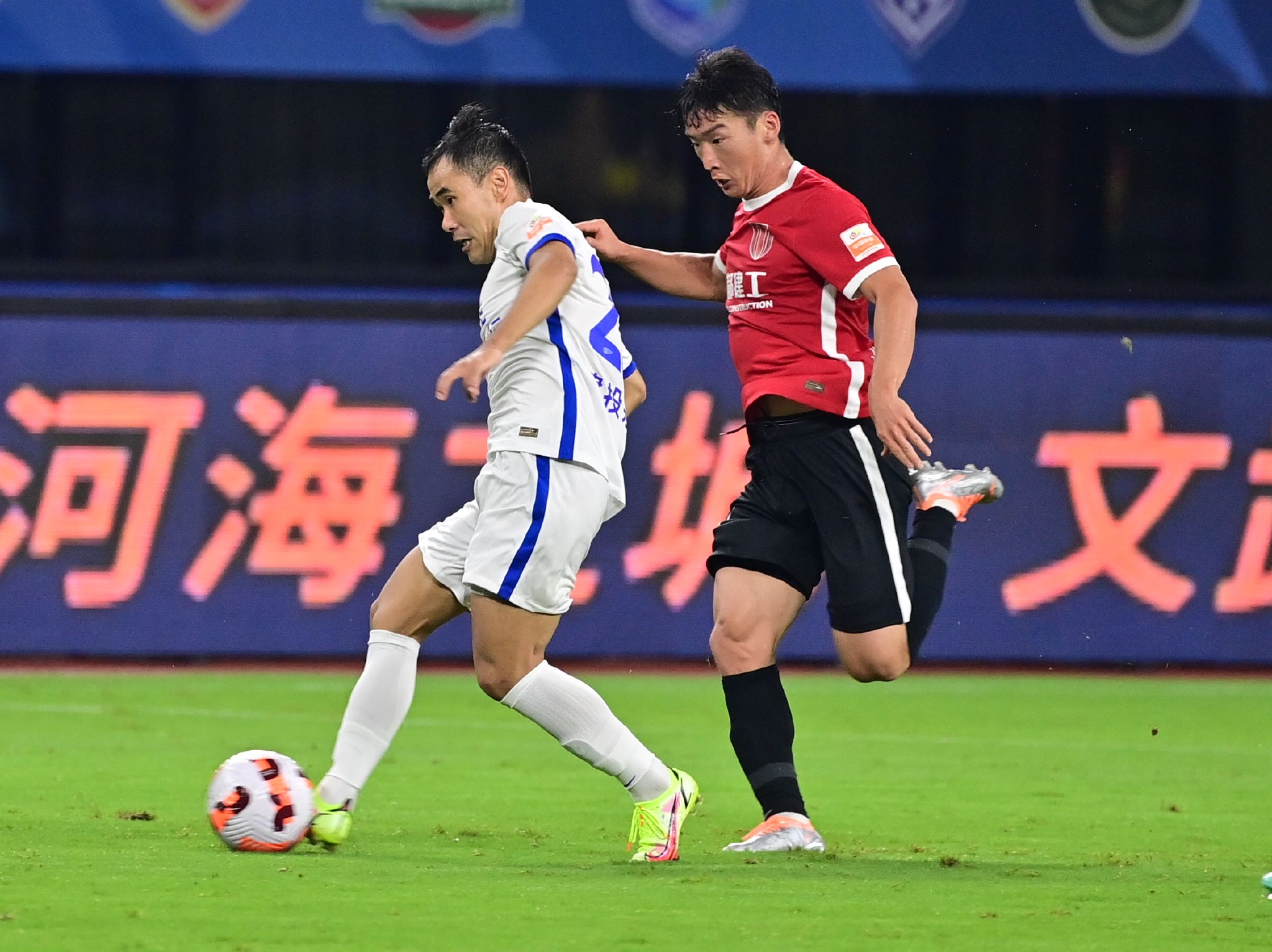 足球中超沧州雄狮队平成都蓉城队