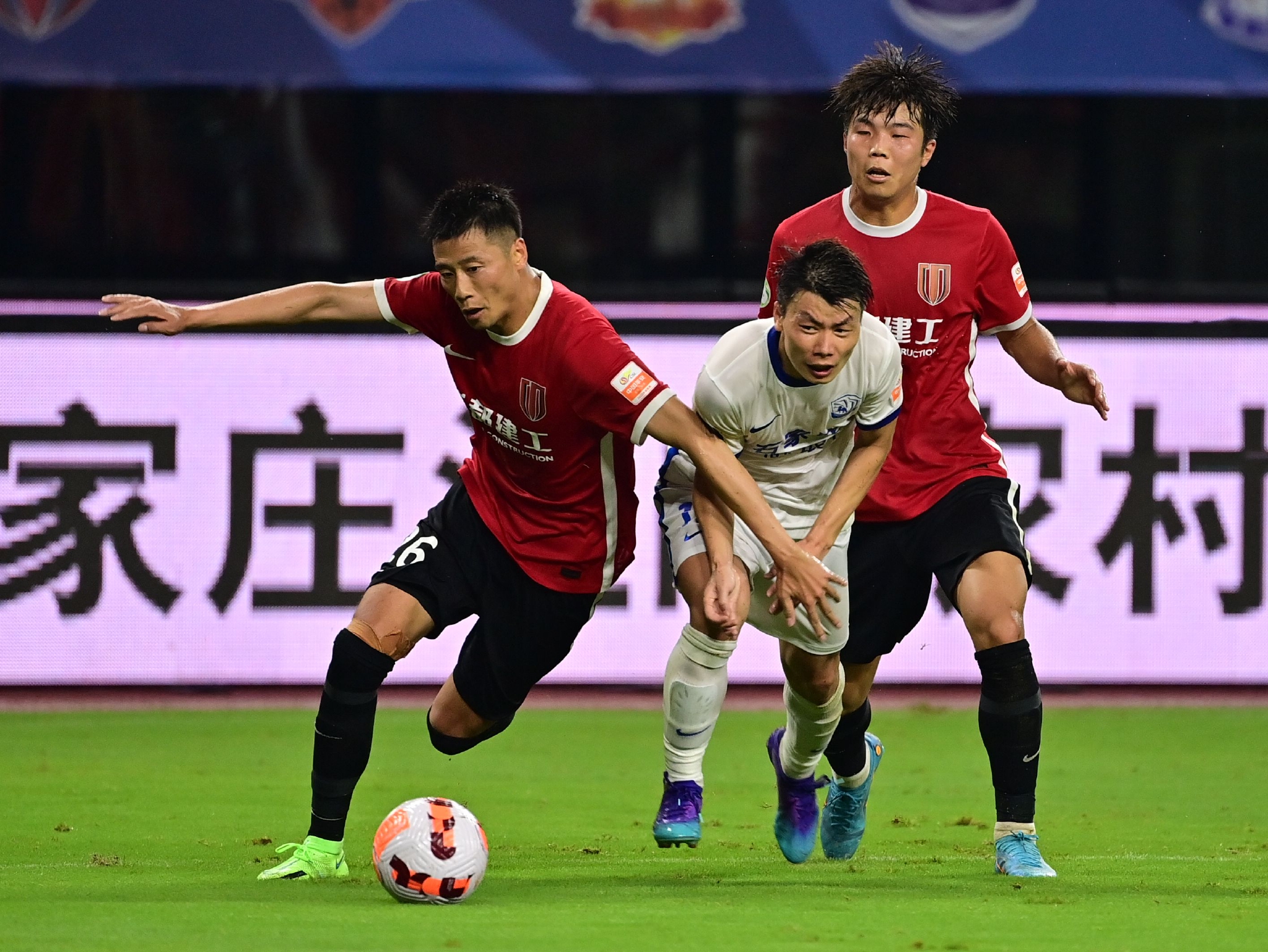 足球中超沧州雄狮队平成都蓉城队