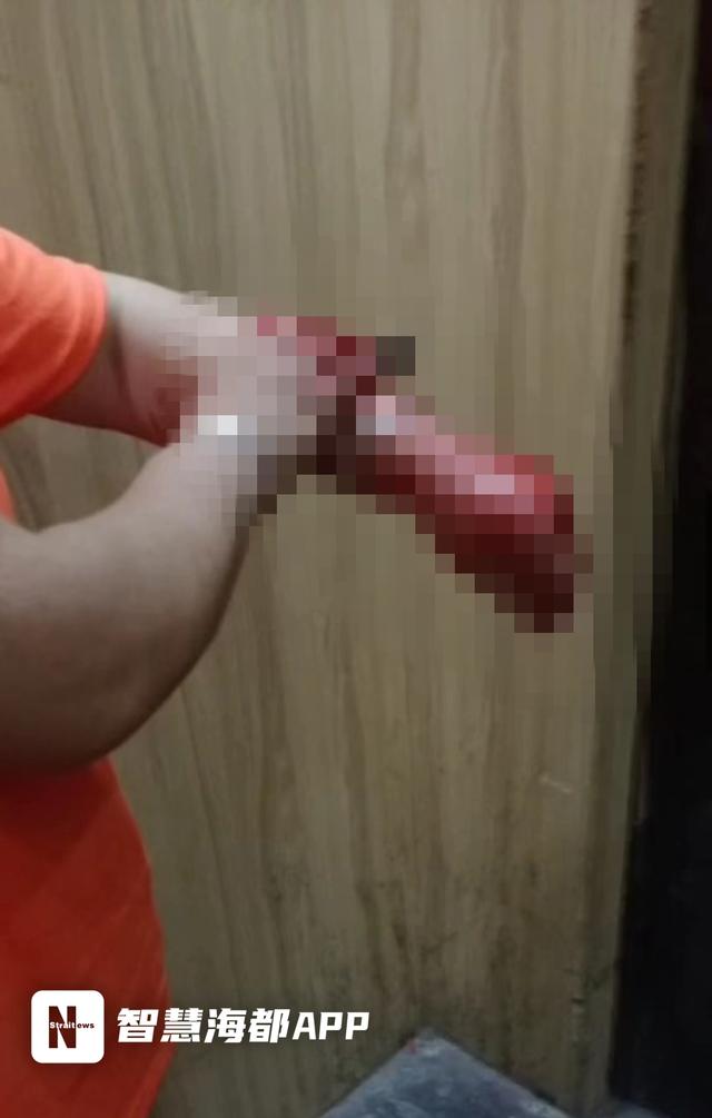 突发！福州一小区内，男子持刀伤人……休闲区蓝鸢梦想 - Www.slyday.coM