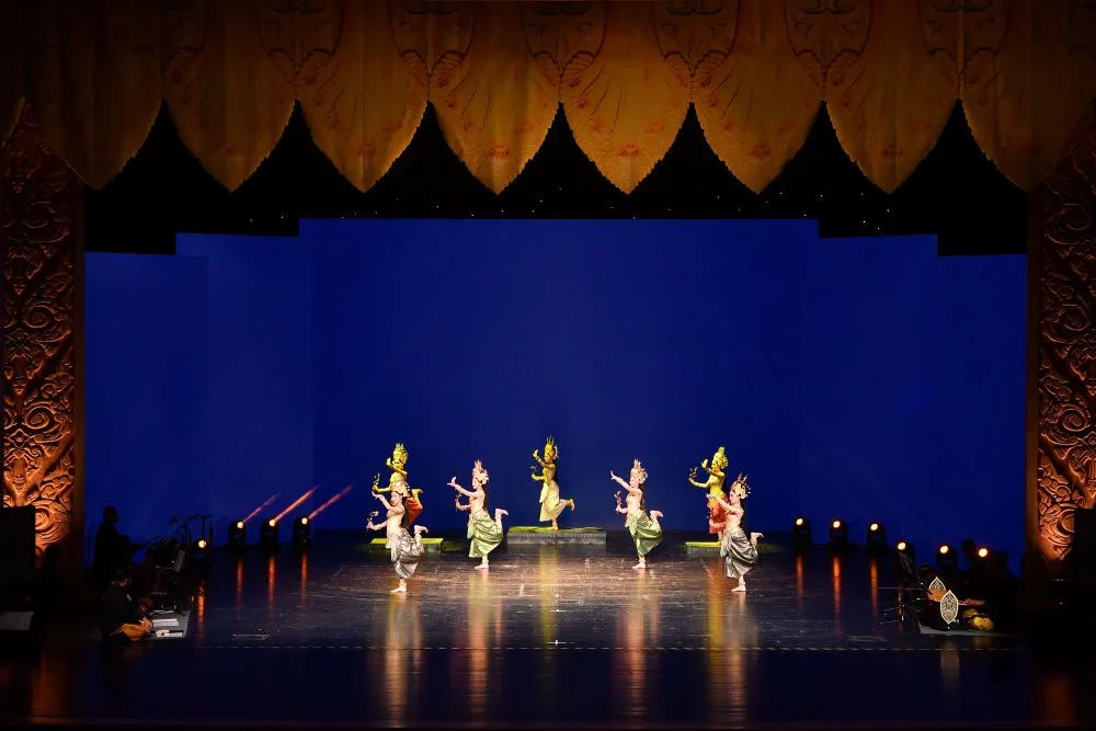北京天桥艺术中心的演出(2018年4月28日).新华社记者 李鑫 摄