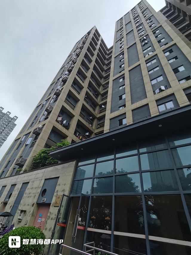 突发！福州一小区内，男子持刀伤人……休闲区蓝鸢梦想 - Www.slyday.coM