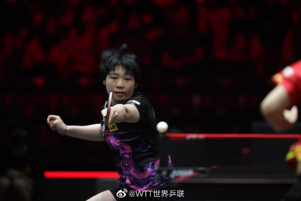 孙颖莎与李隼边走边聊！主管教练在身后满脸慈爱，国乒新秀遇挑战休闲区蓝鸢梦想 - Www.slyday.coM