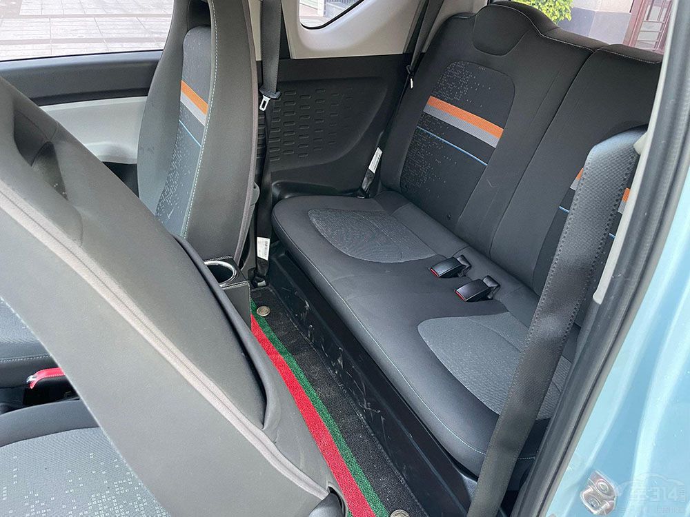 代步神车PK QQ冰淇淋对比宏光MINIEV