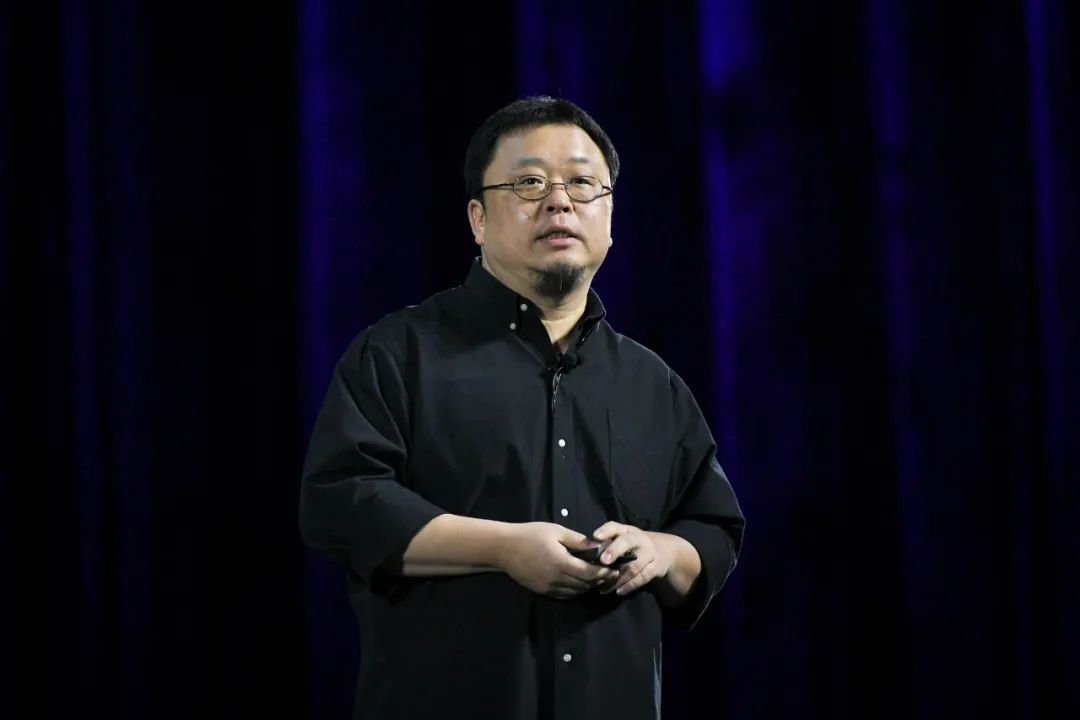 罗永浩微博将改名"交个朋友直播间"6月12日深夜,罗永浩宣布退出社交