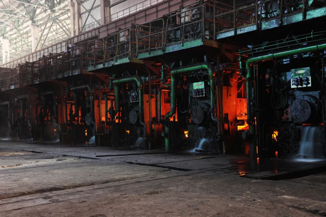 唐山钢铁浮城往事