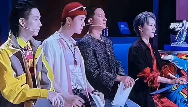 这就是街舞5队长同框路透，王一博脸小，女队长刘雨昕发色抢镜休闲区蓝鸢梦想 - Www.slyday.coM