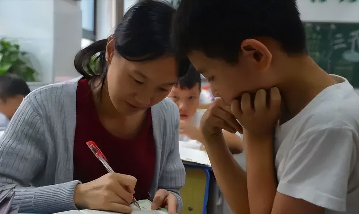 家长提议“全国教师统一服装”,称上班要有上班的样子,合理吗?休闲区蓝鸢梦想 - Www.slyday.coM 家长提议“全国教师统一服装”,称上班要有上班的样子,合理吗?休闲区蓝鸢梦想 - Www.slyday.coM