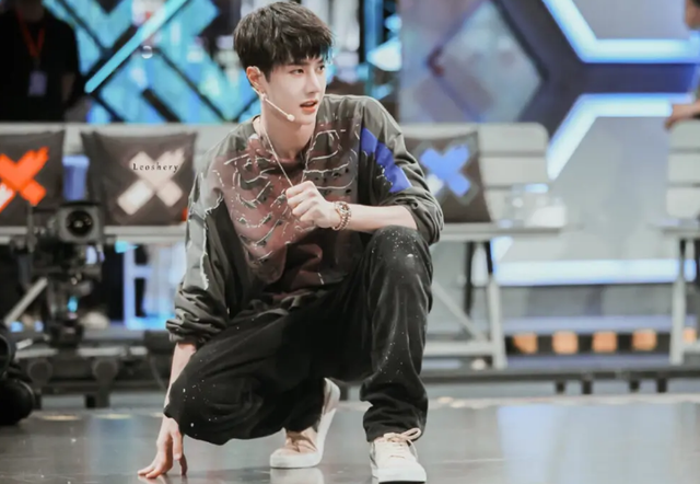 这就是街舞5队长同框路透，王一博脸小，女队长刘雨昕发色抢镜休闲区蓝鸢梦想 - Www.slyday.coM