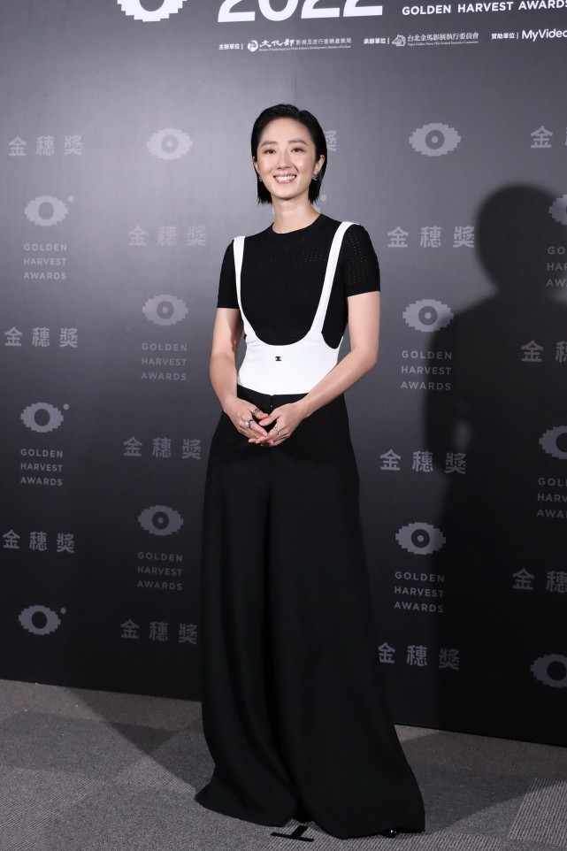 桂纶镁陈柏霖的cp感还挺强,同穿黑色服装像情侣装,看着挺搭的|服装