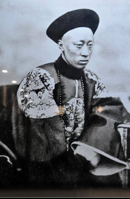 两宫太后和奕䜣面对共同威胁而联手肃顺与奕䜣等人政策也有区别