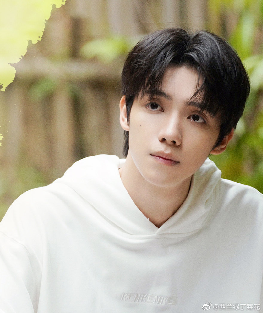 罗一舟《后浪》任天真杀青照,罗一舟发博在今后的表演学习生涯中不断鞭策自己……|罗一舟|表演|后浪_新浪新闻