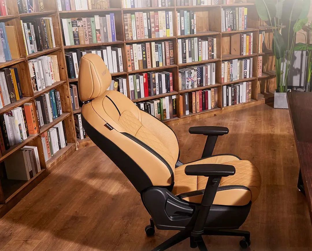 日产真的造沙发了看看日产天籁的大沙发吧