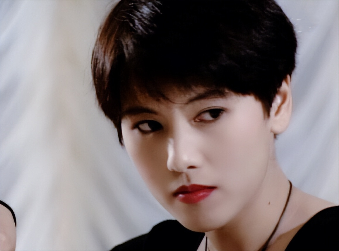 15位一眼万年的短发美女年轻时个个美到窒息今有人网上求工作