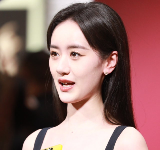 袁冰妍新图又撞脸赵丽颖，被曝将出演杨幂新剧女二，资源降级？休闲区蓝鸢梦想 - Www.slyday.coM