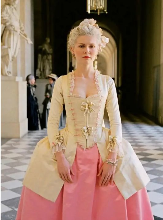 看了绝代艳后才发现洛可可风格太迷人了满屏的精致与浪漫