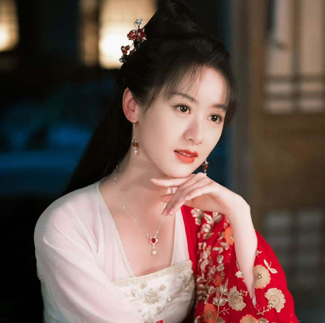 袁冰妍新图又撞脸赵丽颖，被曝将出演杨幂新剧女二，资源降级？休闲区蓝鸢梦想 - Www.slyday.coM